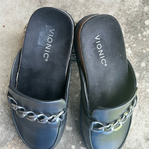 Vionic Georgie Black Nappa leather Mules with Silver Chain Accent Sz-7.5. P - Picture 7 of 9